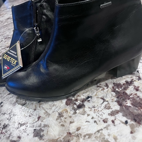 Ara Prisha Black Leather GORE-TEX Zip Ankle Boot 6.5 NWT - Picture 5 of 9